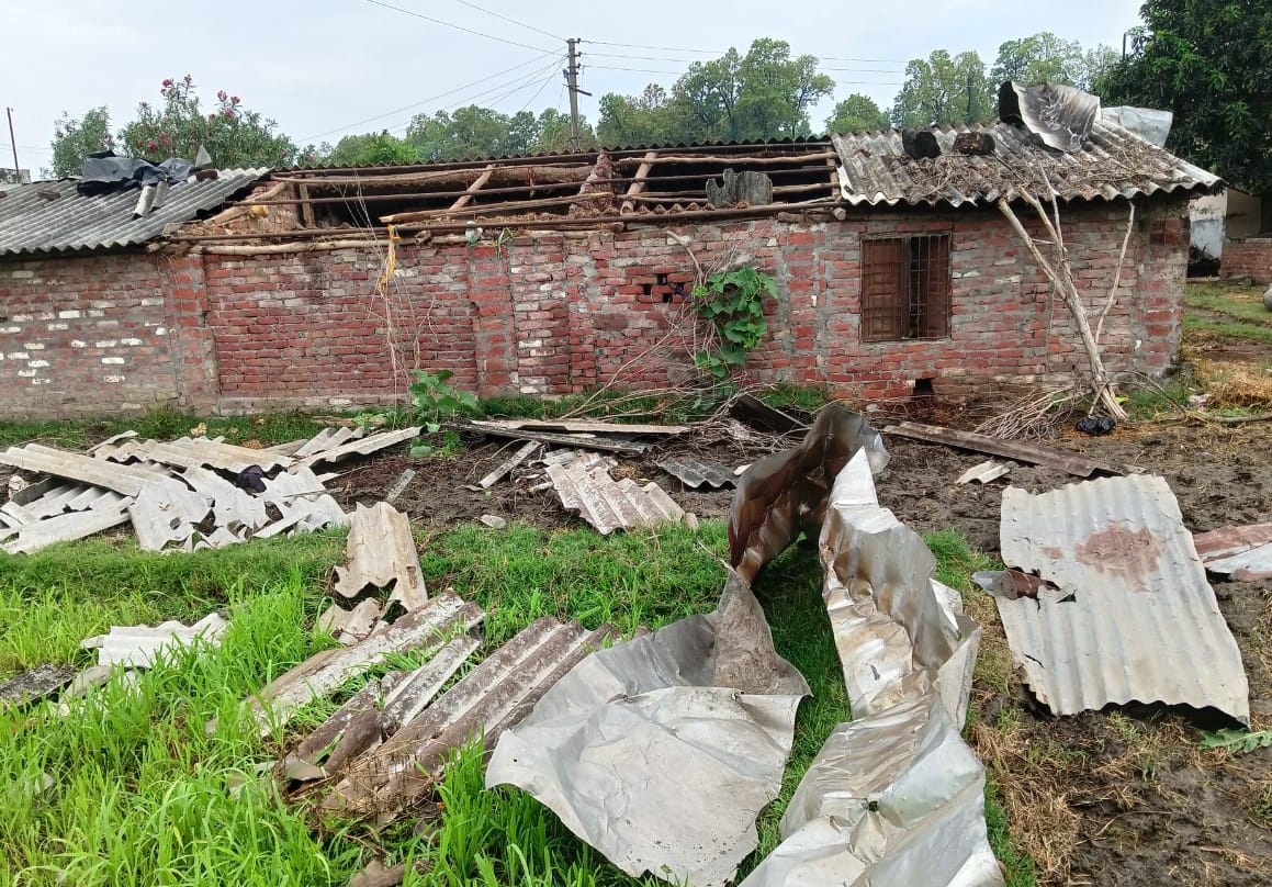 Storm hit, power failure, houses become useless