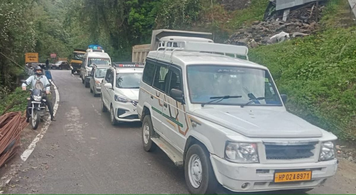 Truck sunk in Banikhet, vehicles jammed
