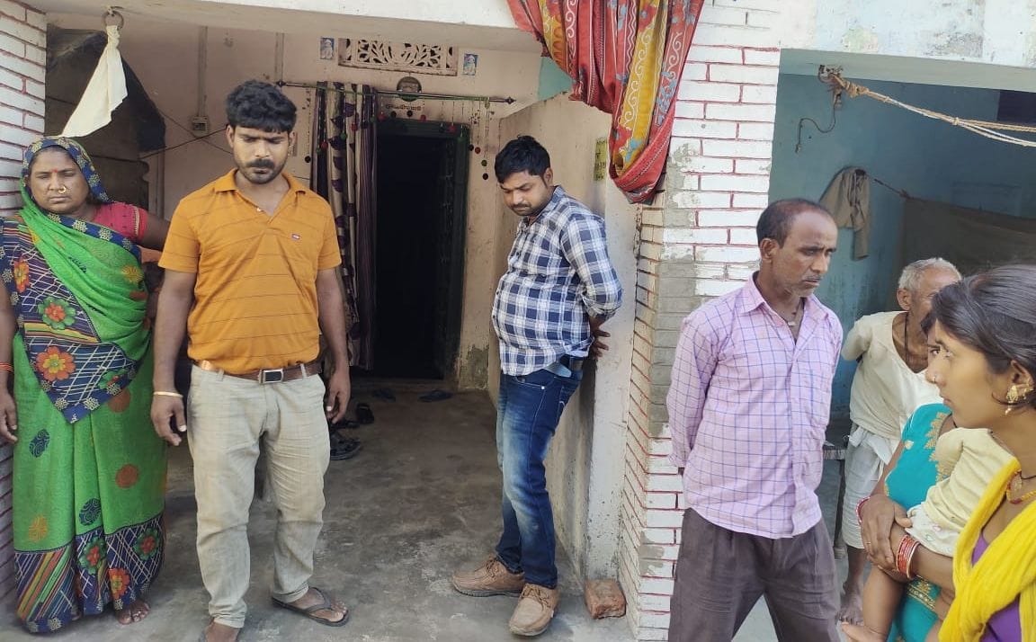 Teenager dead body found hanging from noose in siddharthnagar