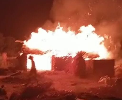 Hut burnt for refusing to burst crackers