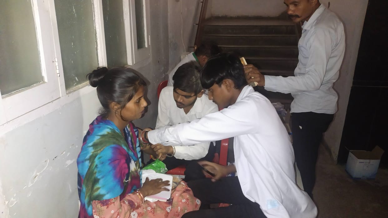Negligence: College students took blood samples of pregnant women in the light of mobile