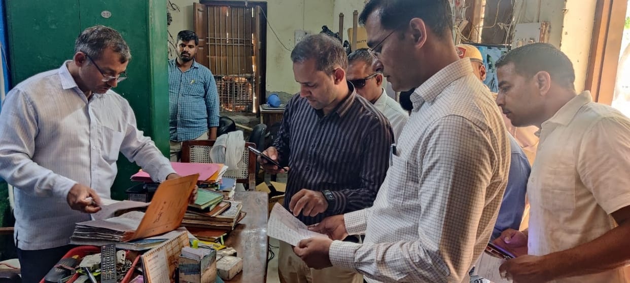 The Joint Commissioner checked the register of the street light control room, called and asked whether your light was fixed or not.