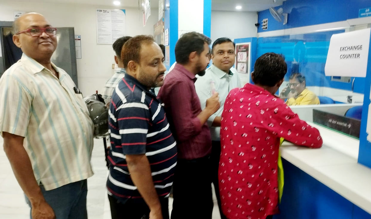 There was no crowd in the banks, the money deposited comfortably