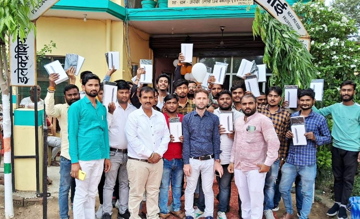 44 students of ITI got tablet