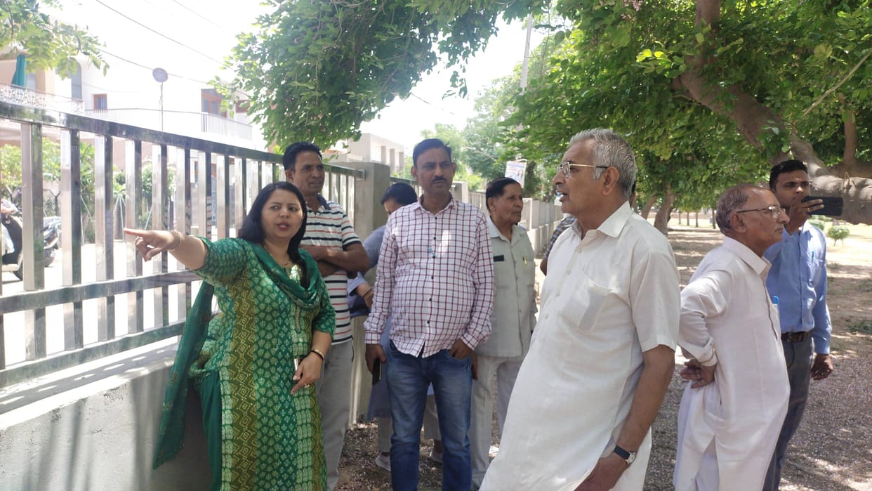 Poor quality grill installed in Papiha Park, officers arrived to check