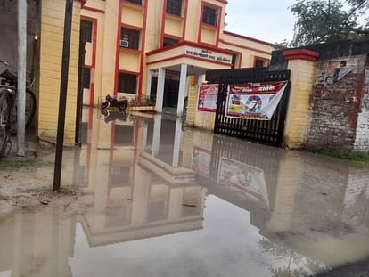 Rain became a disaster: offices surrounded by water, roads became ponds