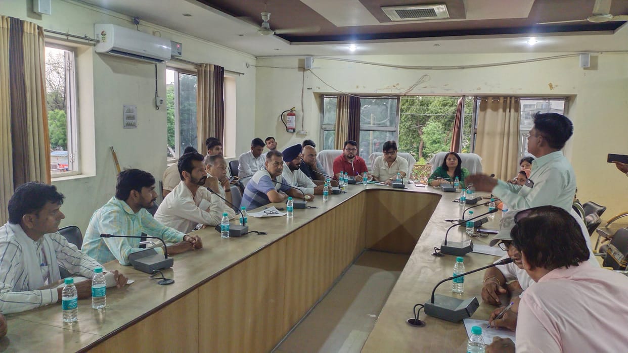 Clash between councilors and EO on rainwater drainage