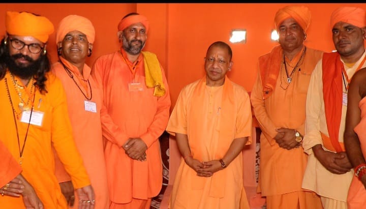 Yogis progressed on the path of faith, while politicians left behind
