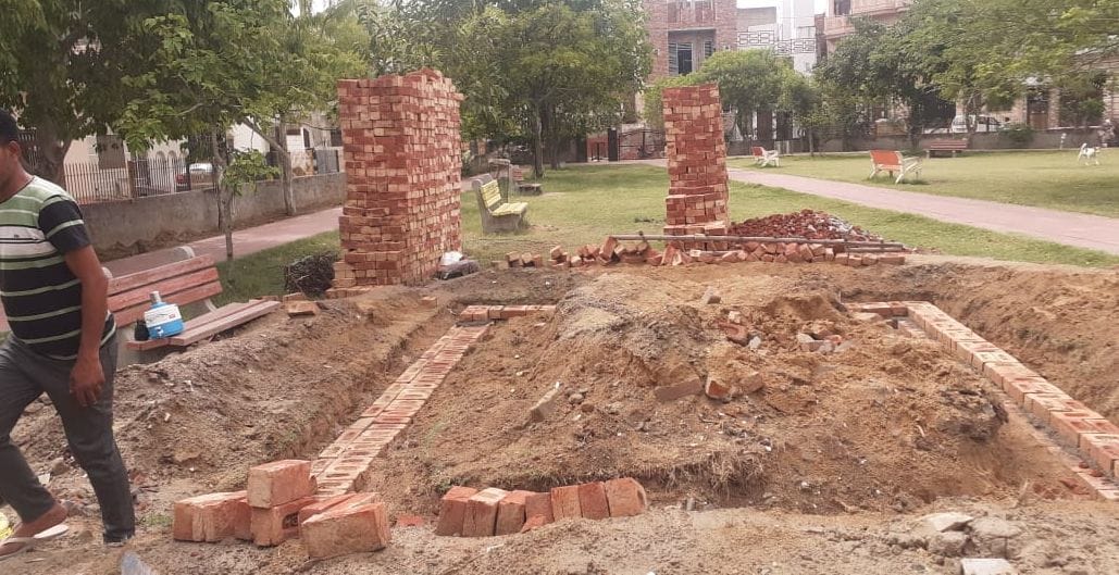 Illegal occupation in broad daylight in Shastri Park built on the land of the city council, there was a stir on the complaint