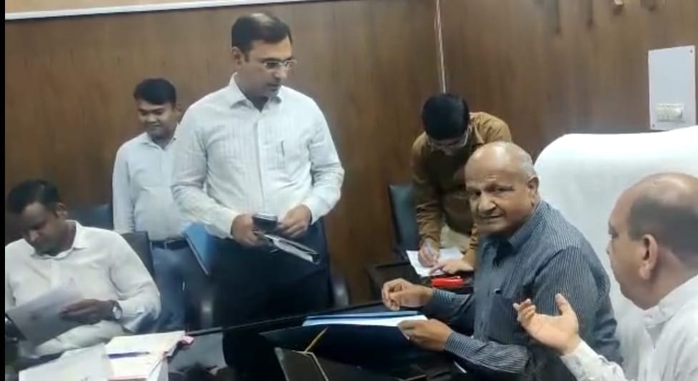 139 fake property IDs made by taking money, officers saving the culprits