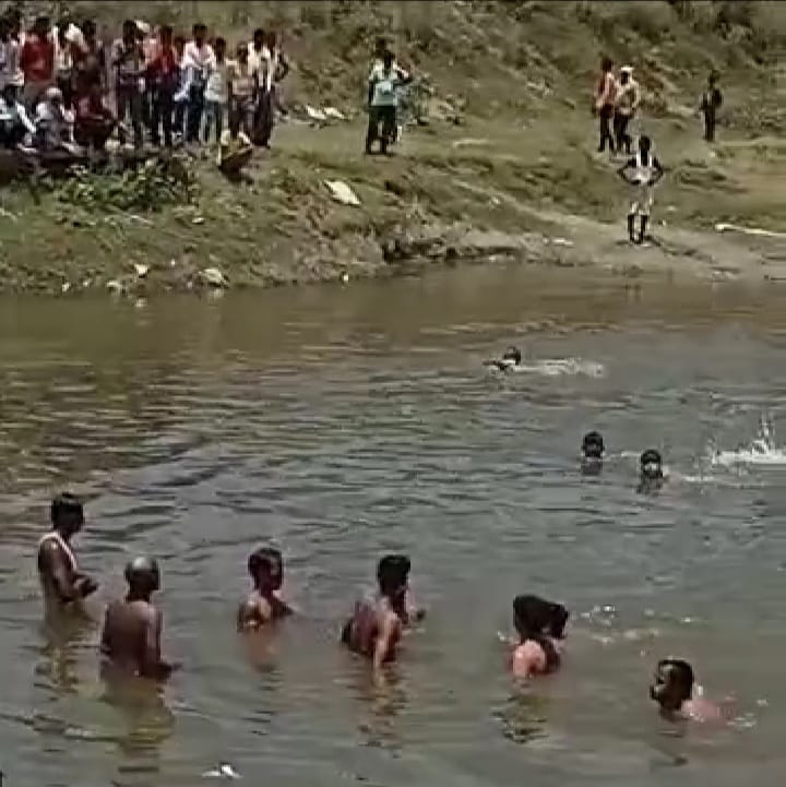 Child died due to drowning while bathing in the pond
