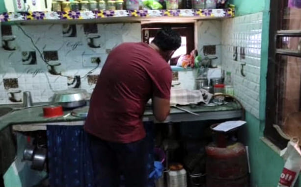 Thieves stole lakhs of cash, jewelry and goods from home, shop, school and farm