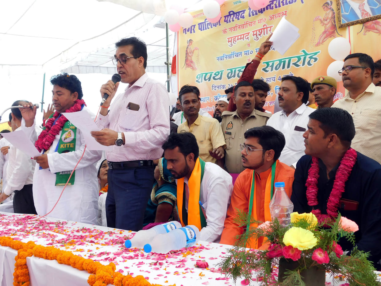 25 councilors took oath along with the municipal president