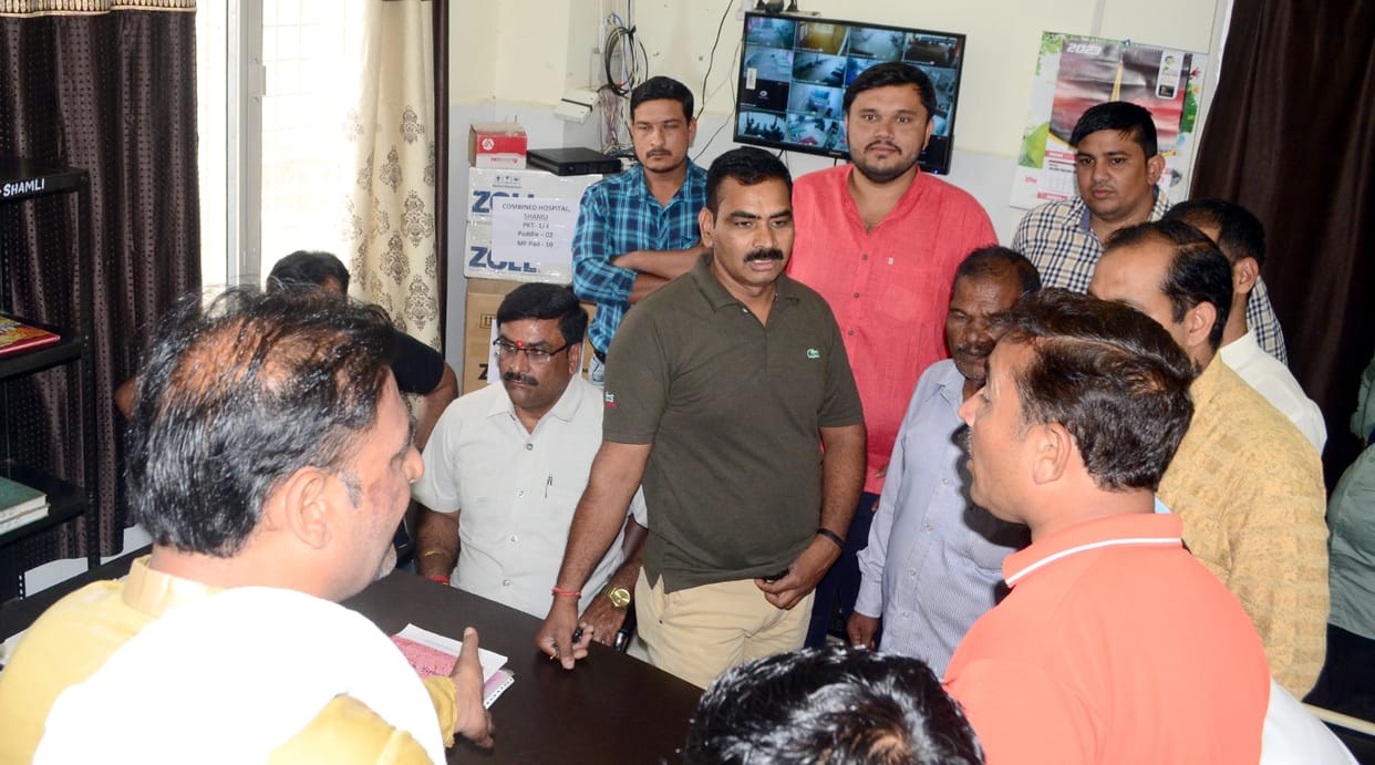 Uproar over the absence of doctors in the district hospital