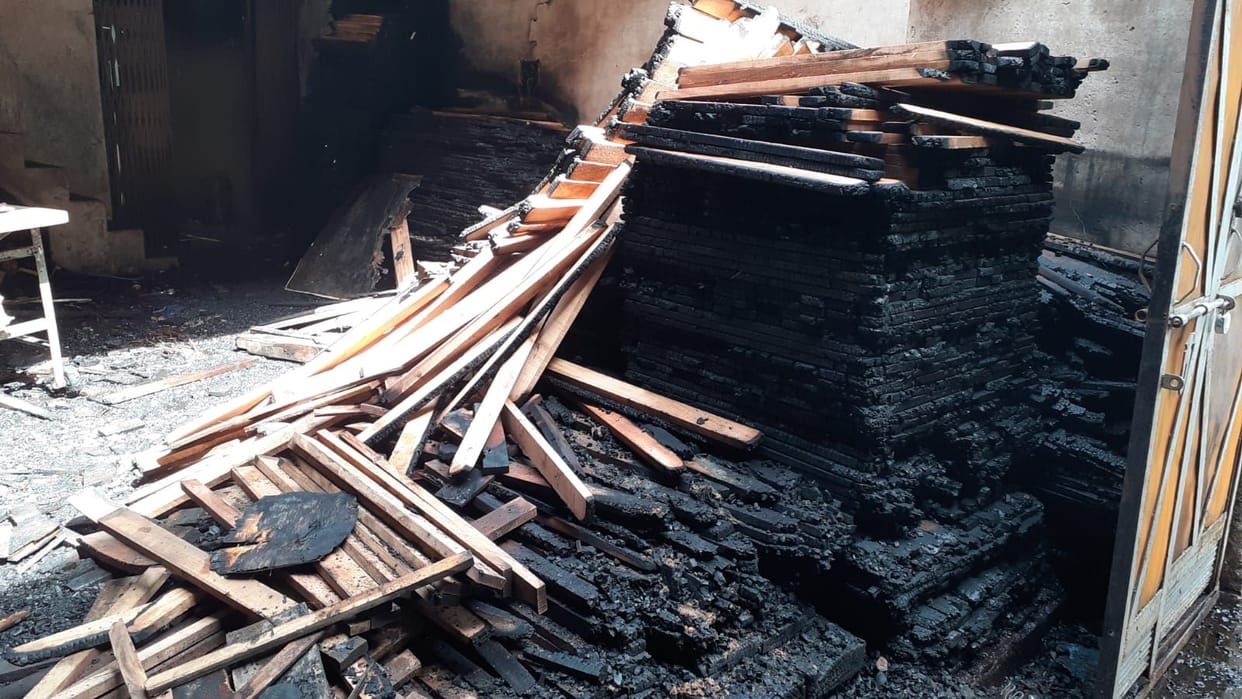 Fire broke out in the furniture workshop, goods burnt