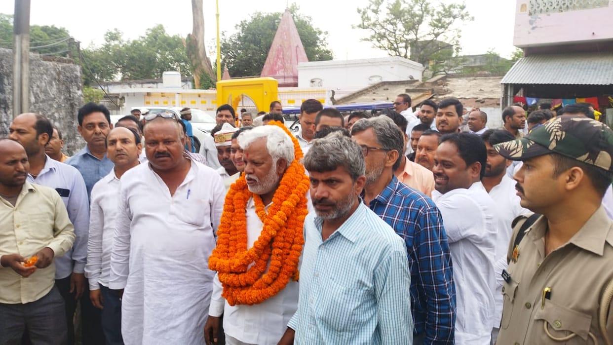 Mill workers welcomed the District Panchayat President