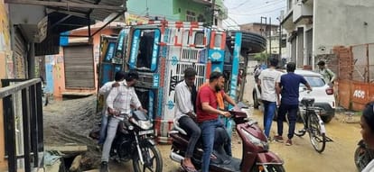 Truck overturned due to wheel sinking in pit dug for sewer line