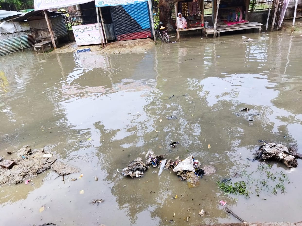 It rained in rural areas, the weather remained clear in the city