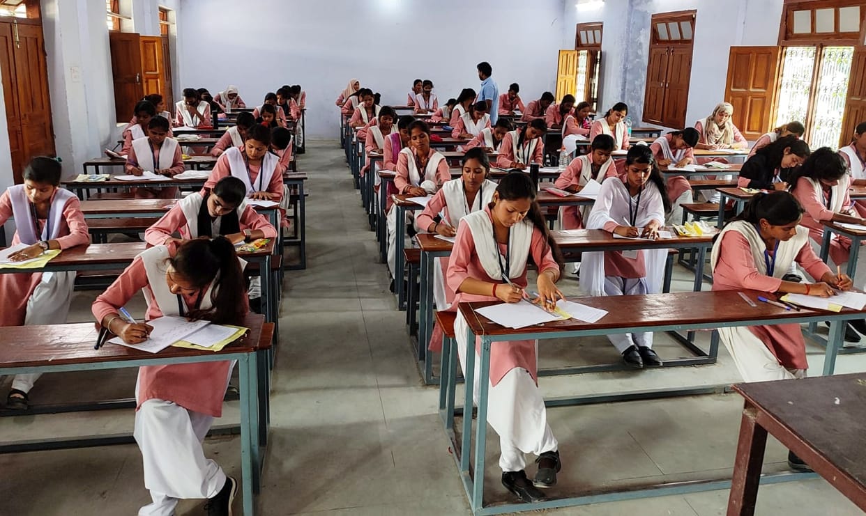892 students gave vocational course exam