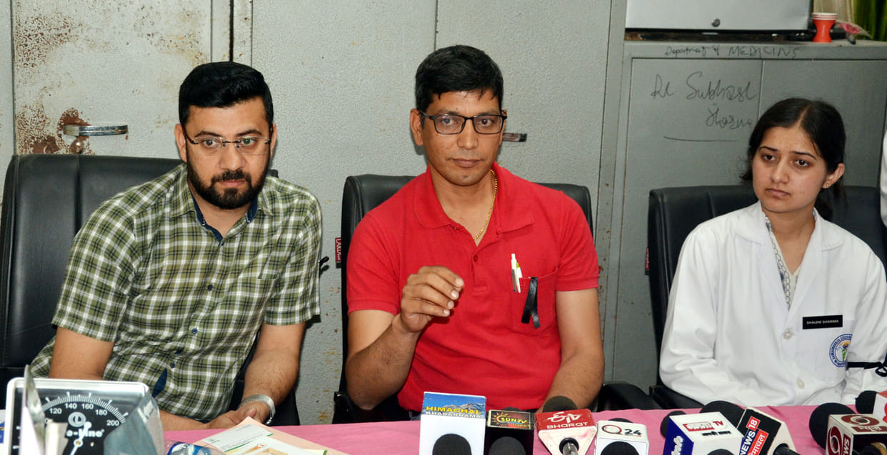 Doctors protest by putting black badges on closure of NPA