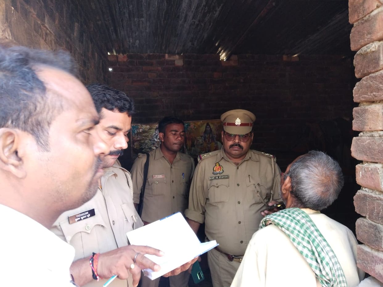 Youth commits suicide by hanging from a trap in tinshed