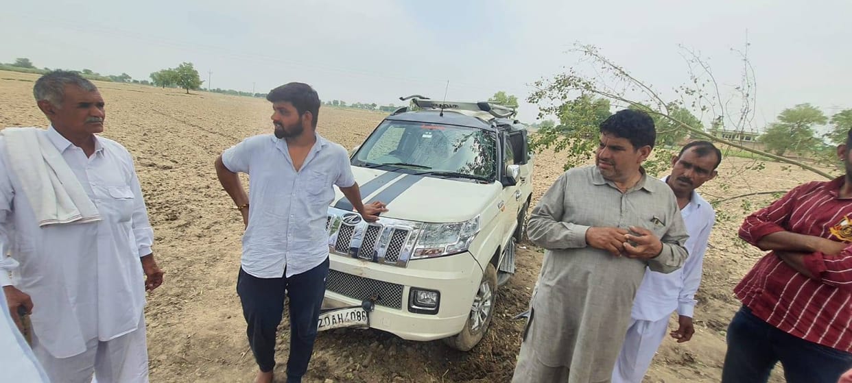 The vehicle jumped again after jumping on the culvert in Bhuna, the couple injured