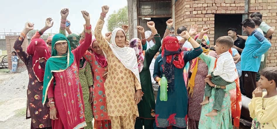 Water crisis in Sulkhani, women raised slogans at the water house, announcement of a firm front if there is no solution
