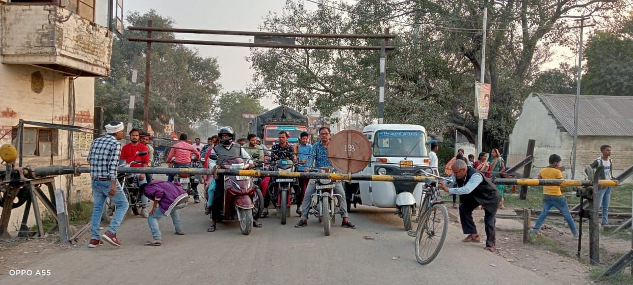 Announced 9 years ago, Rs. 40 crore passed, overbridge in limbo