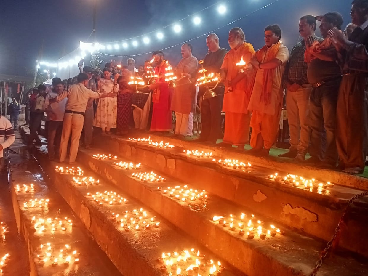 grand ganga aarti at sharda ghat