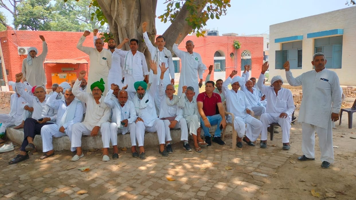 Police stopped the farmers and Khap Chowdhurys going to Mahapanchayat of wrestlers