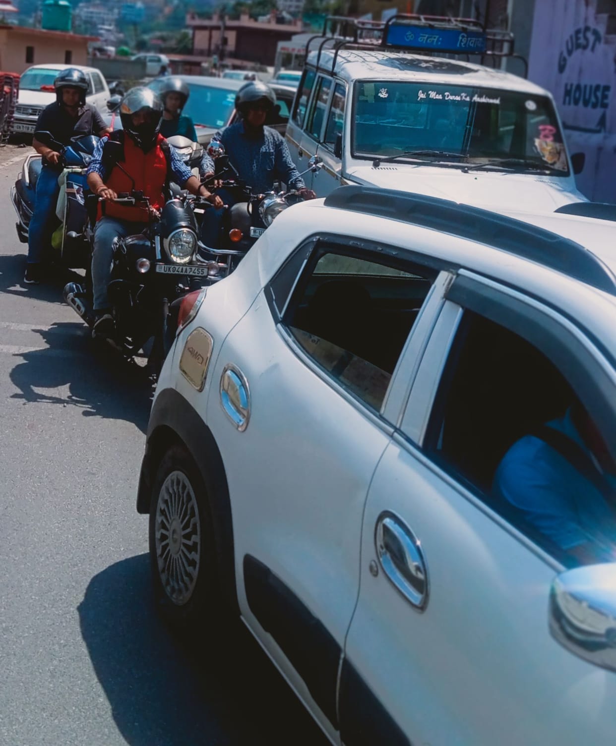 tourist season almora jam vehicles stranded