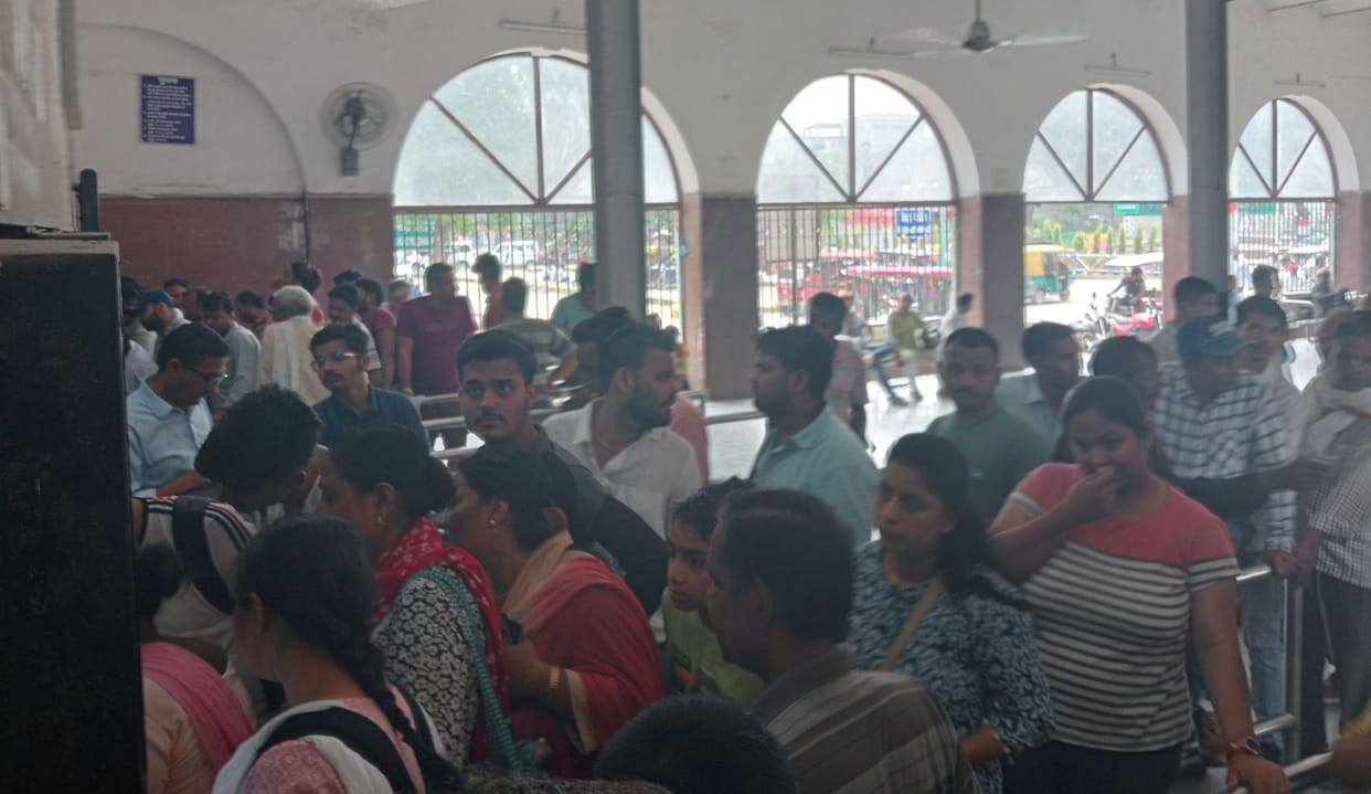 Railway traffic disrupted for two hours due to repair, four passenger trains canceled, more than six vehicles affected