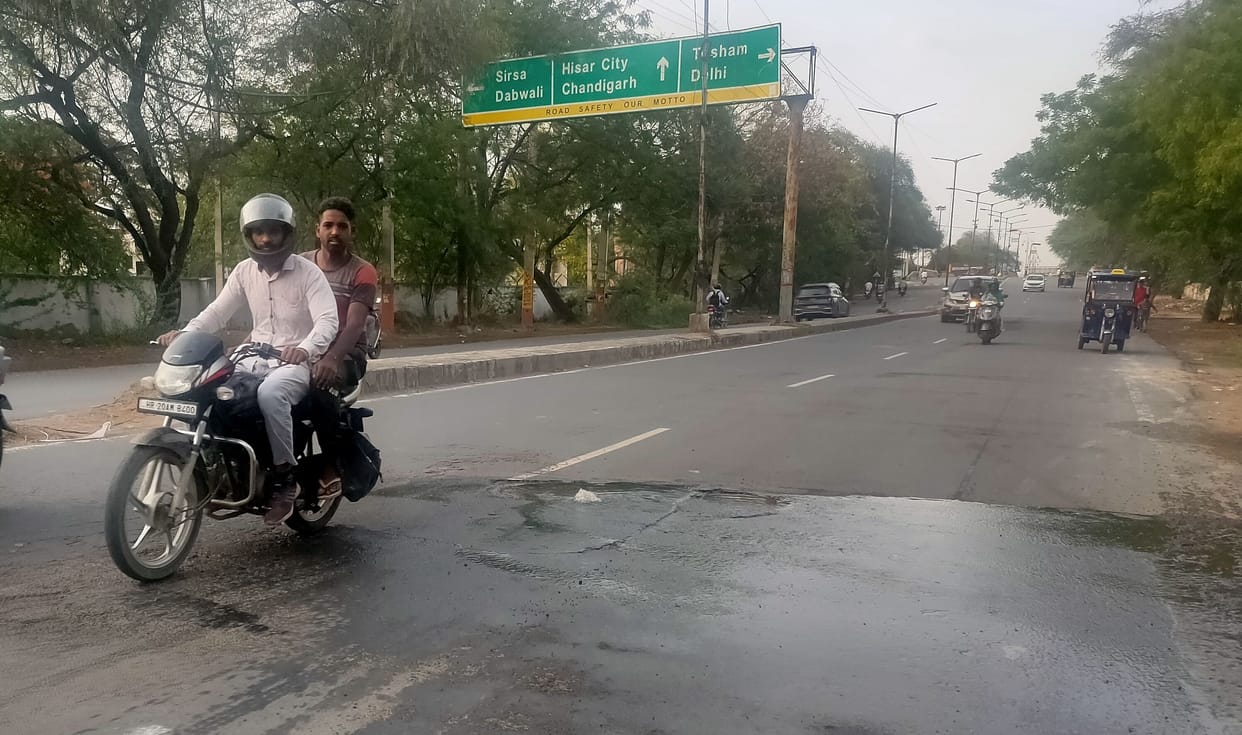 Leakage in disposal line on South Bypass for five months, concerned departments refuse to take responsibility, B&R will give notice