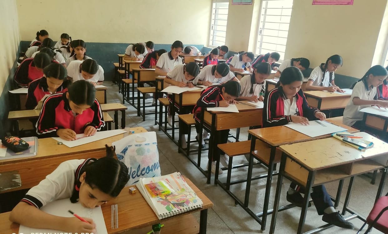 Neetu-Dixita topped the quiz competition at Rampur Girls School