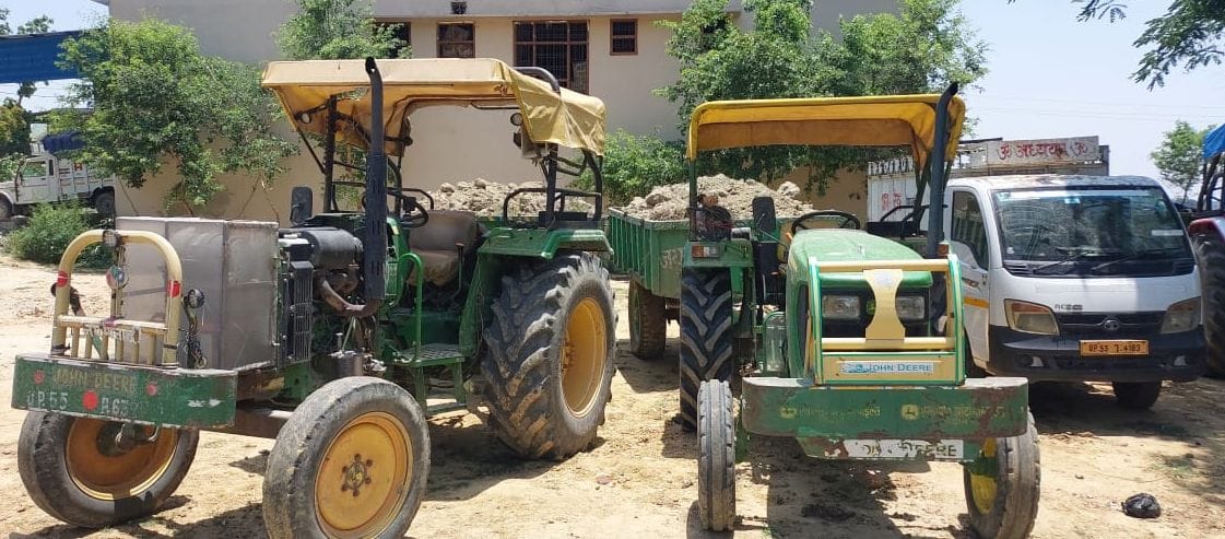 JCB and two tractor-trolleys caught while mining