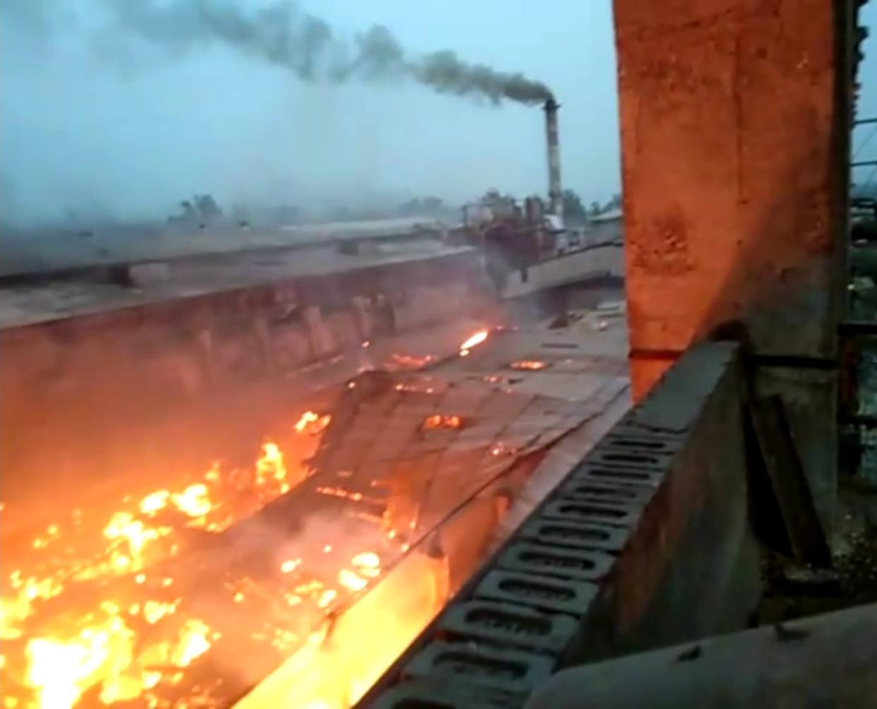 Only two tankers, the fire department becomes helpless as soon as the fire breaks out