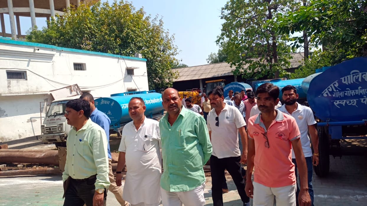 Resources worth five crores, equipment rusting in the municipality