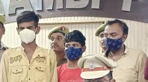 Theft exposed in five houses including income tax inspector