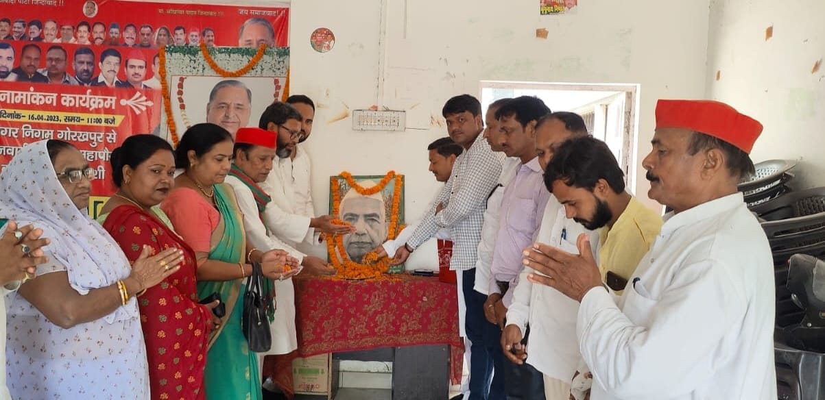 SP leaders paid tribute to Chaudhary Charan Singh