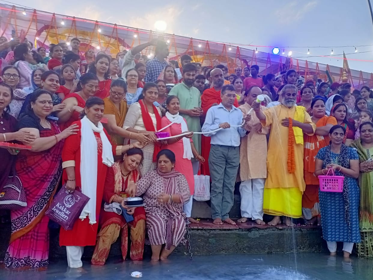 Grand Aarti held at Sharda Ghat on Ganga Dussehra