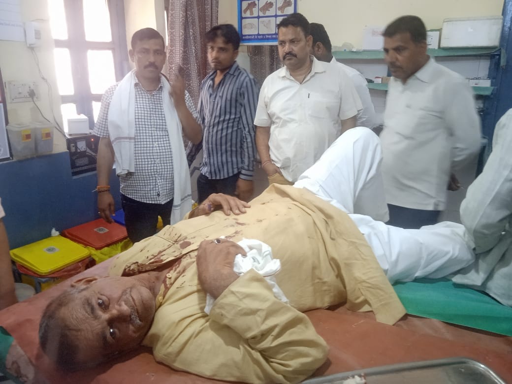 Fighting in a minor dispute in Deoband, including the uncle of the Minister of State, three injured