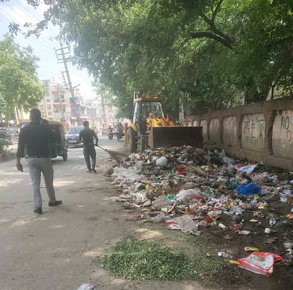 Garbage picked up from the roads after 10 days, the corporation made alternative arrangements