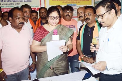 DRO administered oath to municipality member Jaya Aggarwal