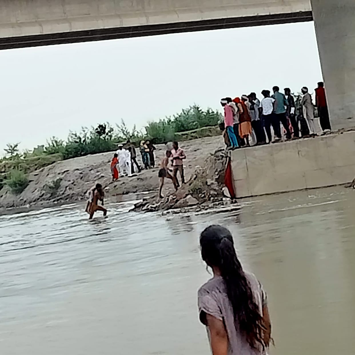 Four boys were washed away while bathing in Yamuna, one died