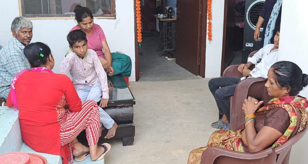 Masked miscreants looted the family hostage