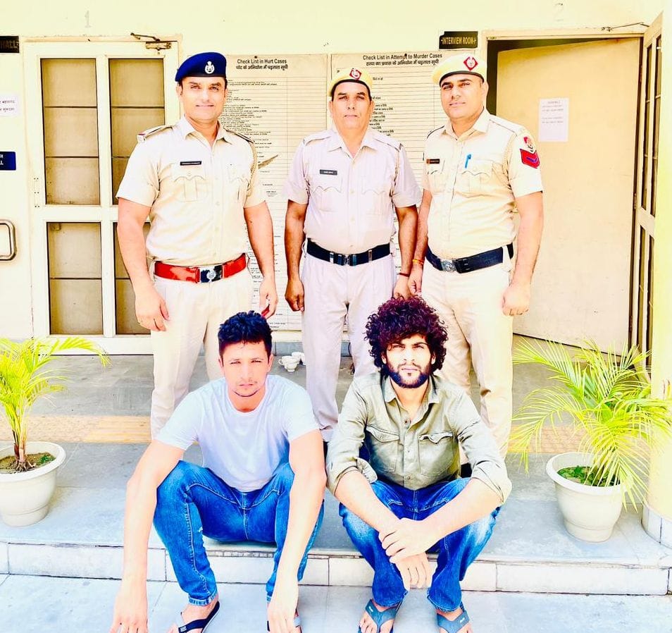 Two arrested including a reward of five thousand in the case of assault and robbery at the toll plaza