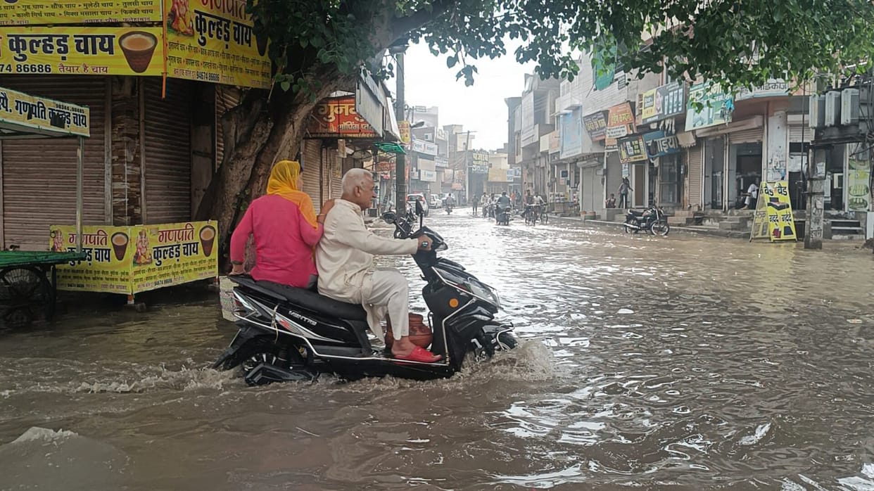 Badra rained heavily, drainage pole opened due to waterlogging