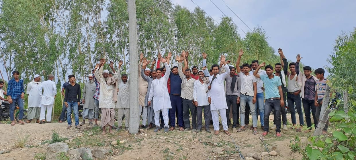 Woman dies due to electrocution in electric pole, uproar in protest