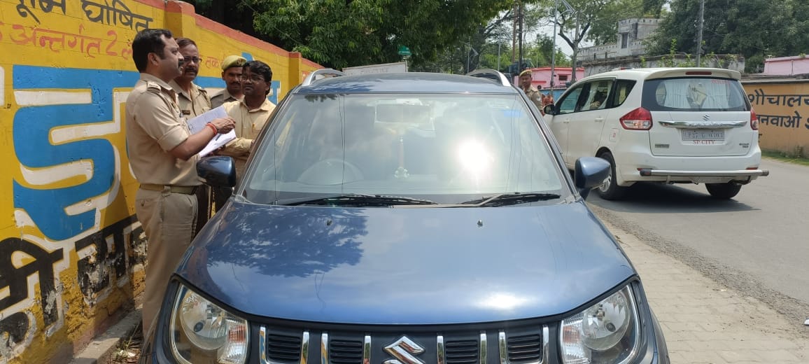 Five lakh rupees stolen by breaking the glass of the businessman's car