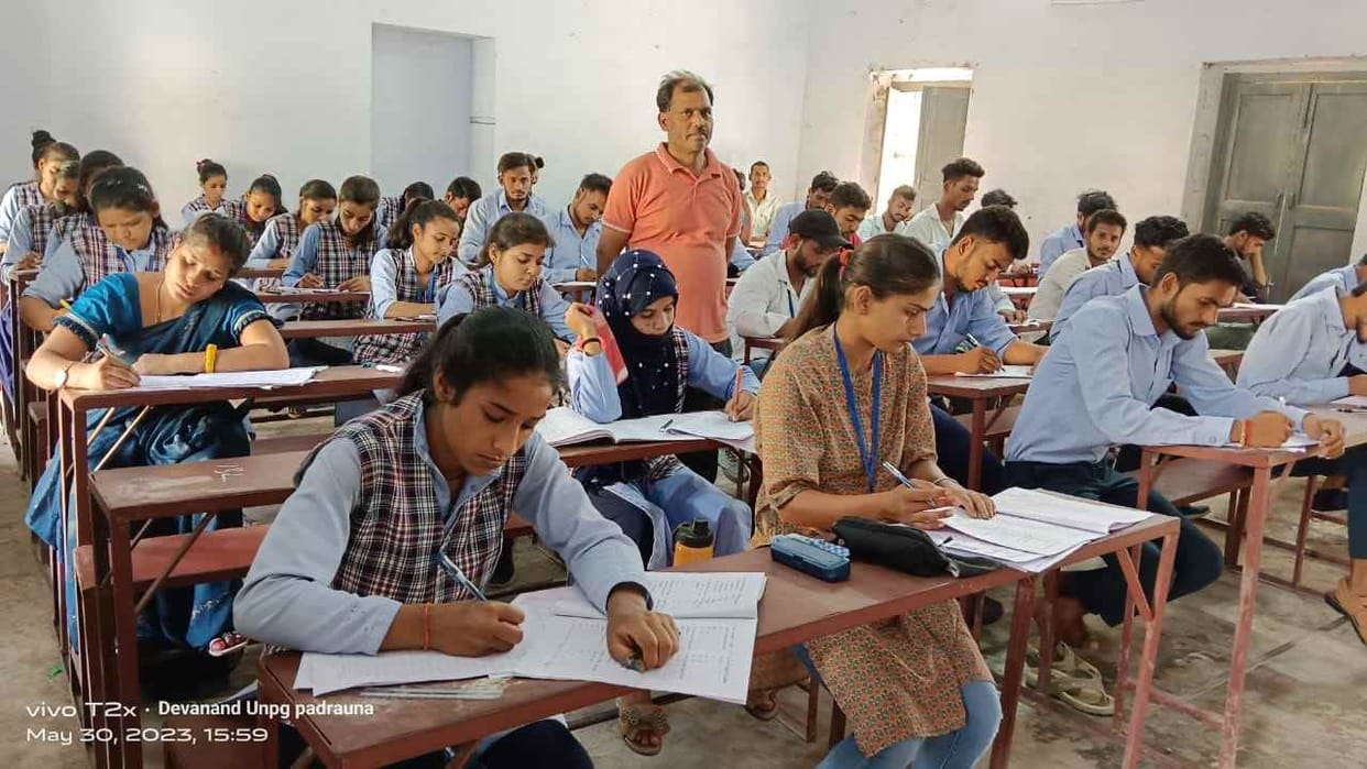 Two cheaters caught in university exam
